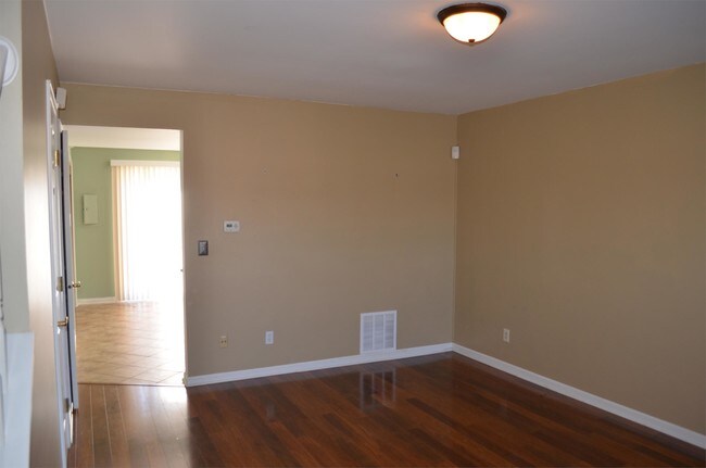 Building Photo - 1724 N Marywood Ave
