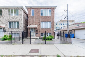 Building Photo - 1343 W 31st St