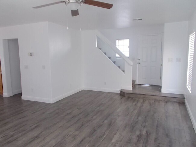 Foto del edificio - Spacious 4-Bedroom, 2.5-Bathroom Home – Fr...