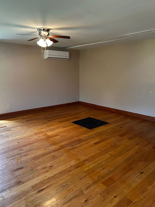 Building Photo - 3 BEDROOMS 2 BATHS COUNTRY HOME