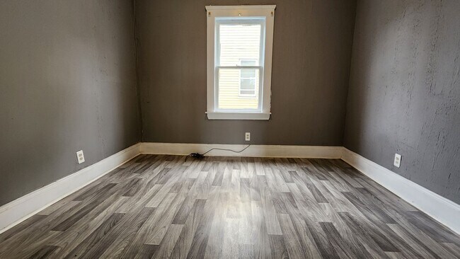 Foto del edificio - 9801 Raymond Ave
