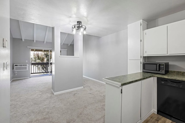 Photo - Beautiful 1 bedroom 1 bathroom upstairs unit. Apartment