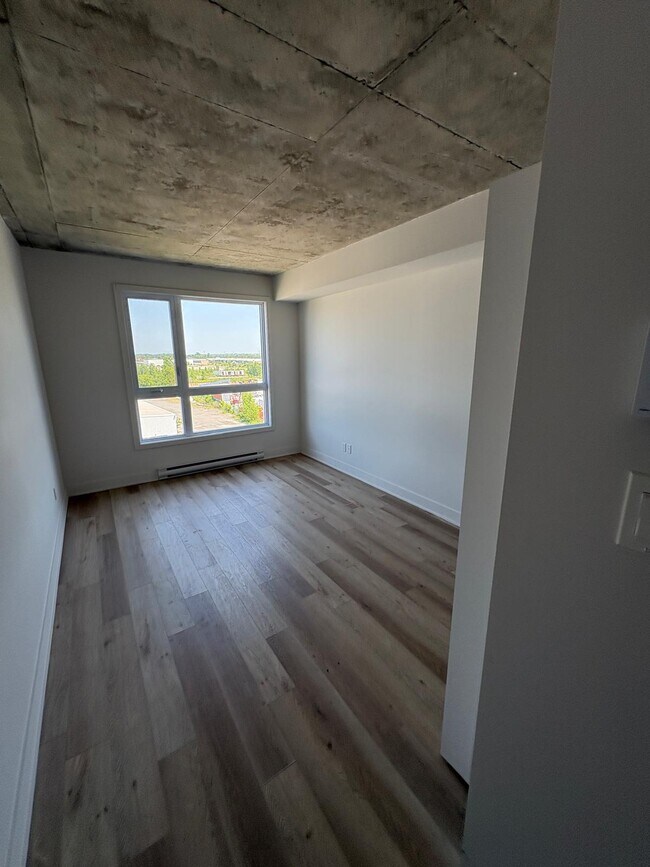 Building Photo - 1431 Av. de la Gare
