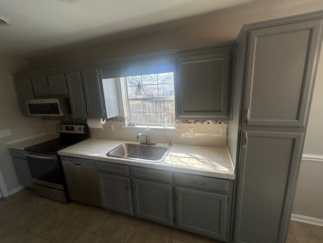 Foto del edificio - 2729 Temperance Dr