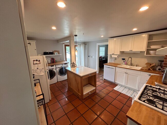 Foto del edificio - 919 N Lawrence St