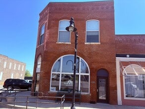 Building Photo - 101 S Broadway St