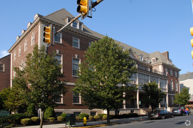 Senior Apartments at the Wyomissing Club pic image