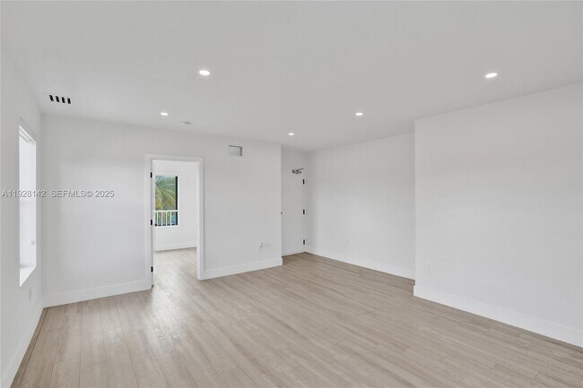 Foto del edificio - 1721 SW 13th St