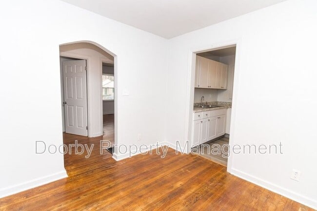 Foto del edificio - 4913 Carolyn Ln