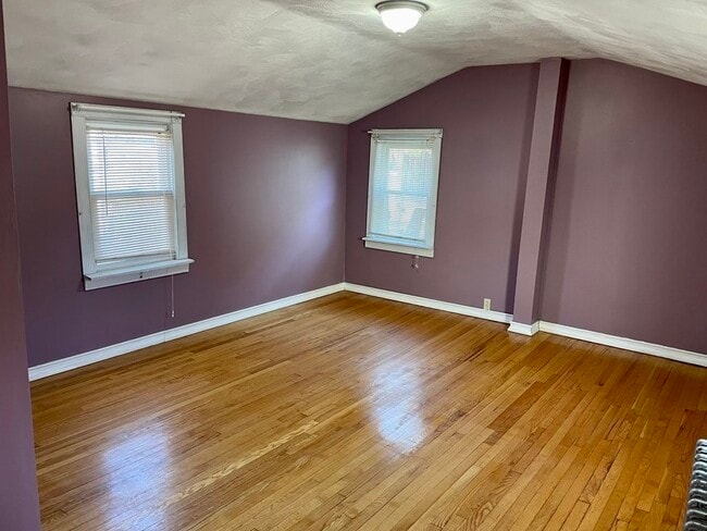 Building Photo - 550 Ashmont St