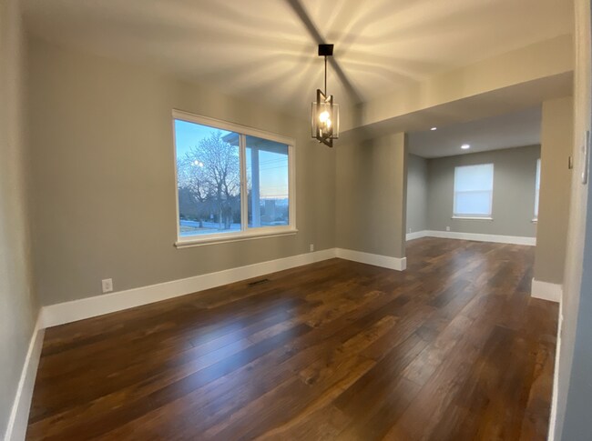 Building Photo - 1982 N Main St