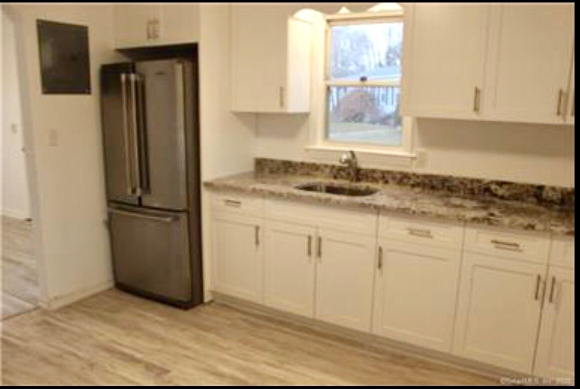 8 Berrylane Ct, Fairfield, CT 06825 Townhome Rentals in Fairfield CT