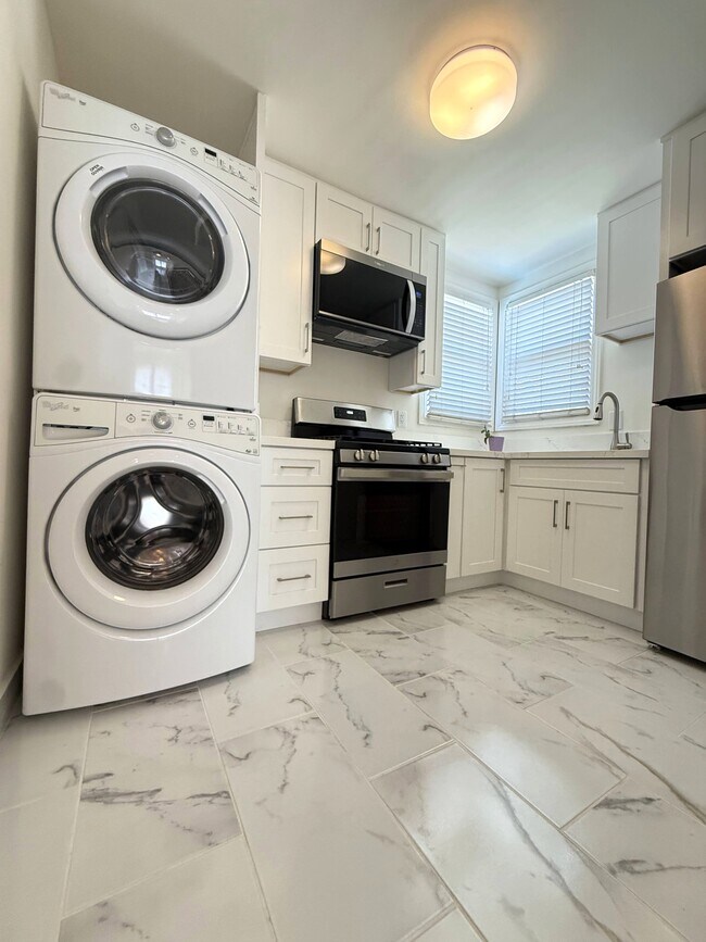 Foto del edificio - 1721 N Glenoaks Blvd