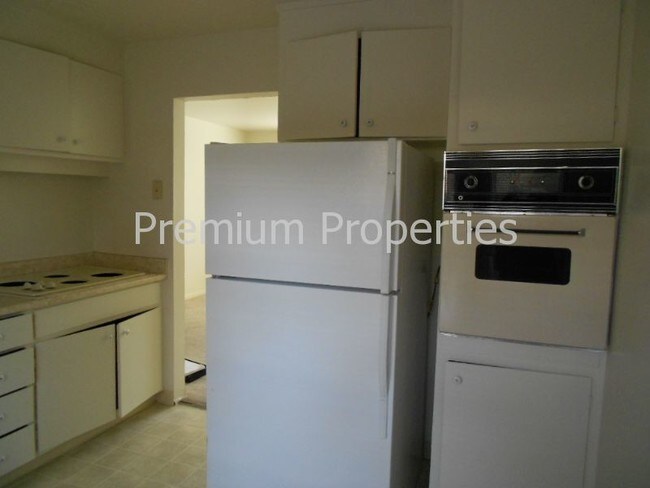 Foto del edificio - 942 Hough Ave