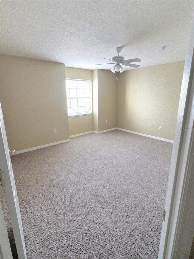 Foto del edificio - 13803 Fairway Island Dr