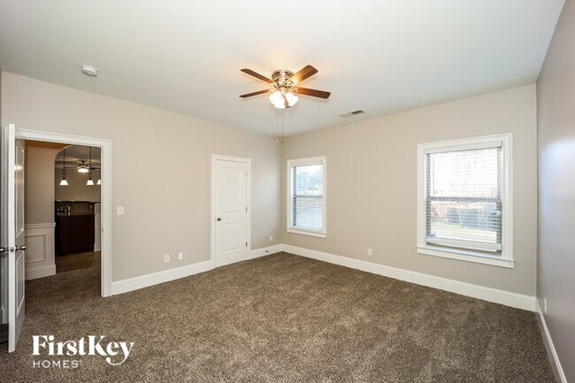 Building Photo - 9172 Overlook Dr