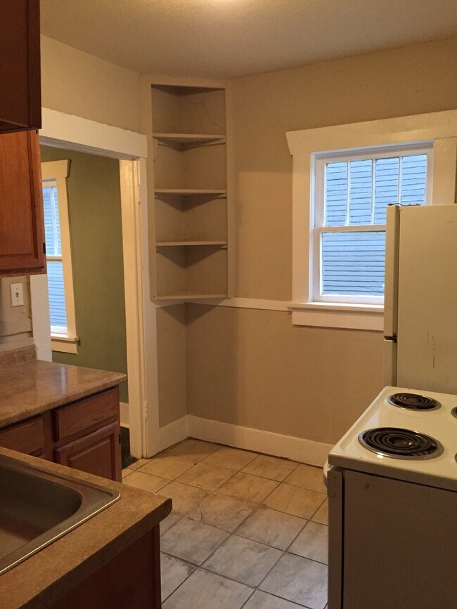 Kitchen - 1710 E Victor St
