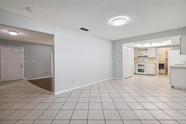 Foto del edificio - 9431 NW 23rd St