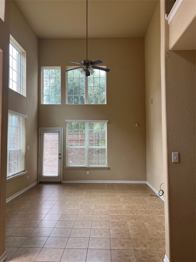 Foto del edificio - 1214 Glenwood Canyon Ln