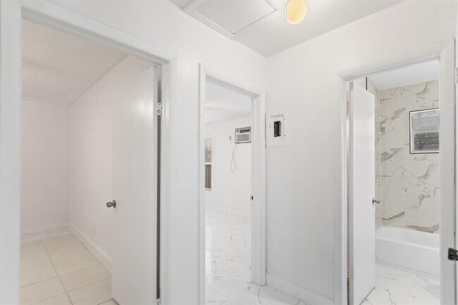 Foto del edificio - 804 NW 2nd Ave