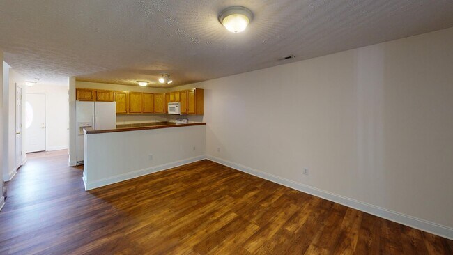 Building Photo - 7100 Country Club Dr