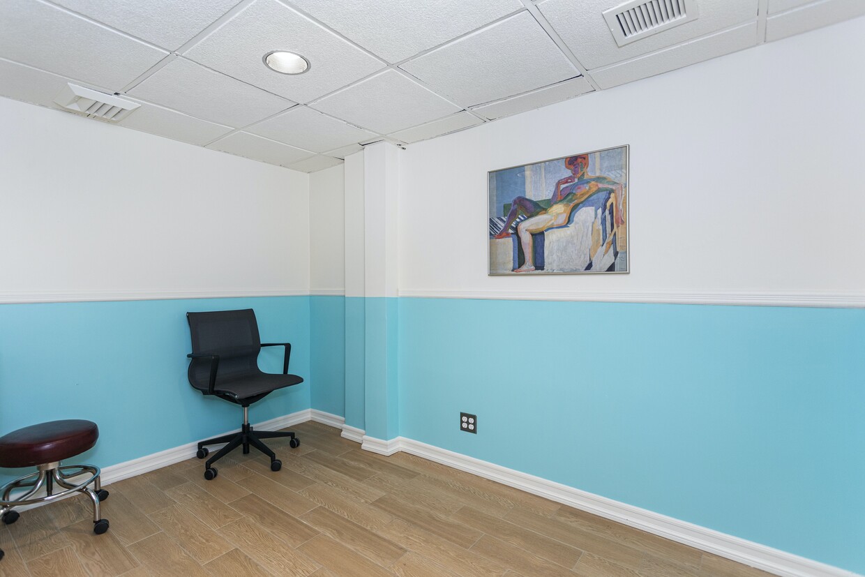 Foto del edificio - West 57 Chiro Office for Share