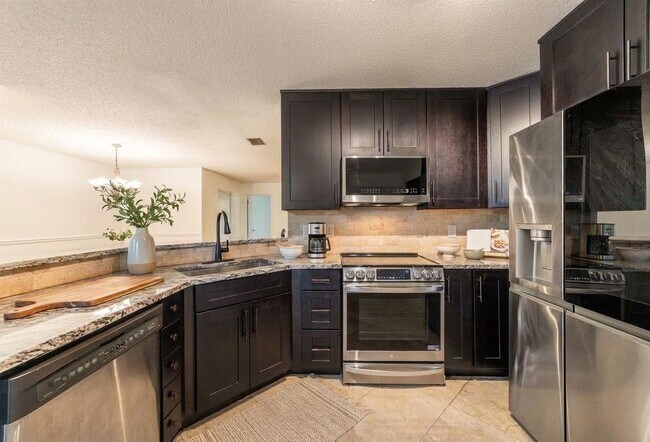 Foto del edificio - 111 Lobelia Rd