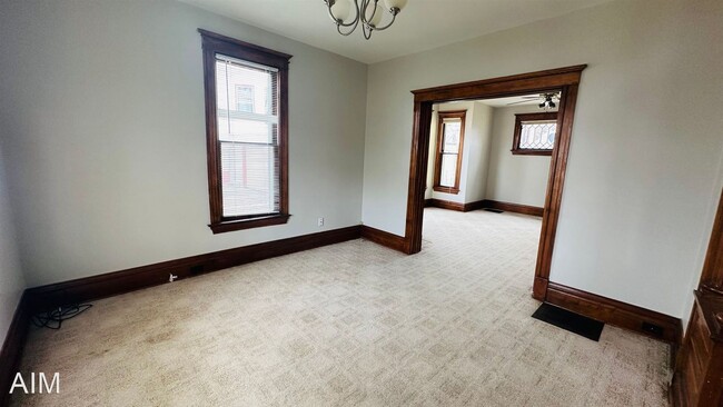 Building Photo - 4 br, 2 bath House - 114 8th Ave SE