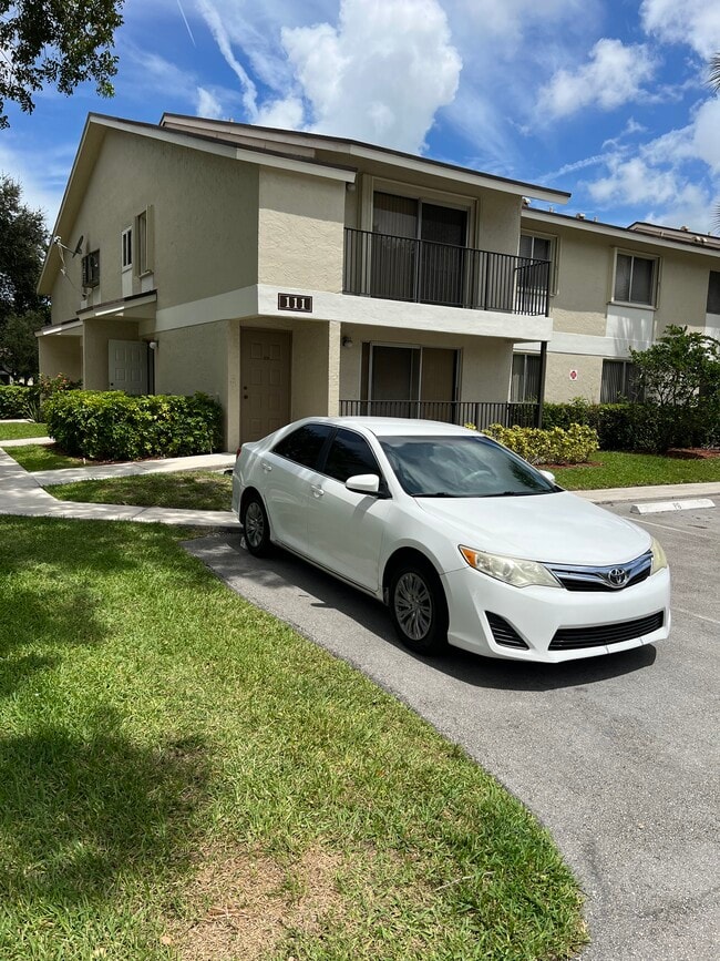 Building Photo - 111 Gardens Dr