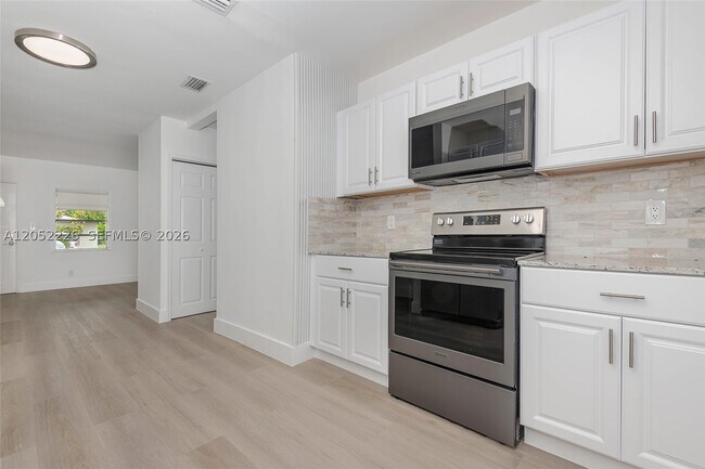 Building Photo - 100 SW 58th Ct