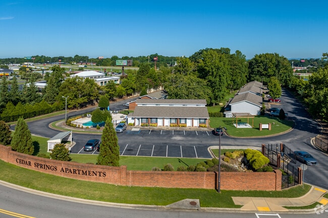 Foto aérea - Cedar Springs Apartments