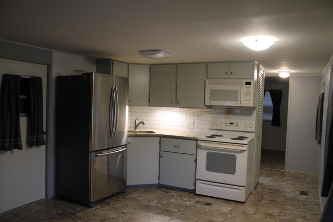 Building Photo - 27 Holly Dr