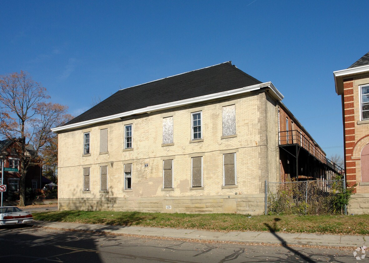Building Photo - 66-78 Douglass St