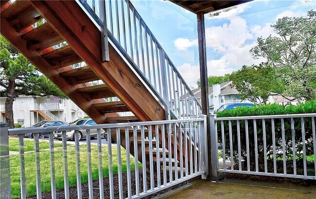 Foto del edificio - ***2 BED Condo/Downstairs unit/ W,S&T INCLUDED!!