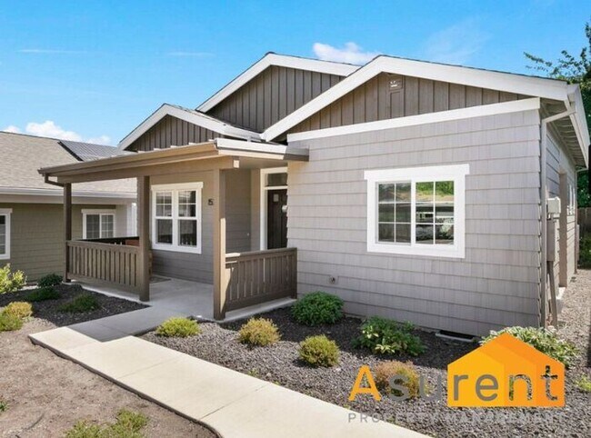 Foto del edificio - Newer Ashland Home Coming Available Soon!