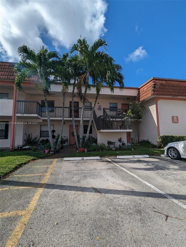 860 NE 207th Terrace Unit 8205, Miami, FL 33179 Condo for Rent in