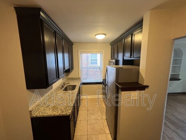 Building Photo - 1035 Claytonia Terrace