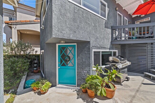 entrada principal nivel inferior - 3525 N Poinsettia Ave