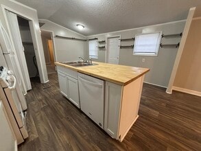Building Photo - 8937 Briarwood Ave