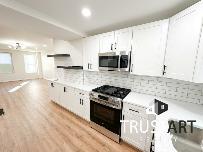 Foto principal - 2 bedroom house In Point Breeze South Phil...