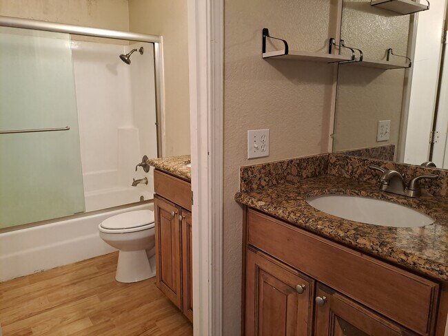 Foto del edificio - 504 Northbank Ct