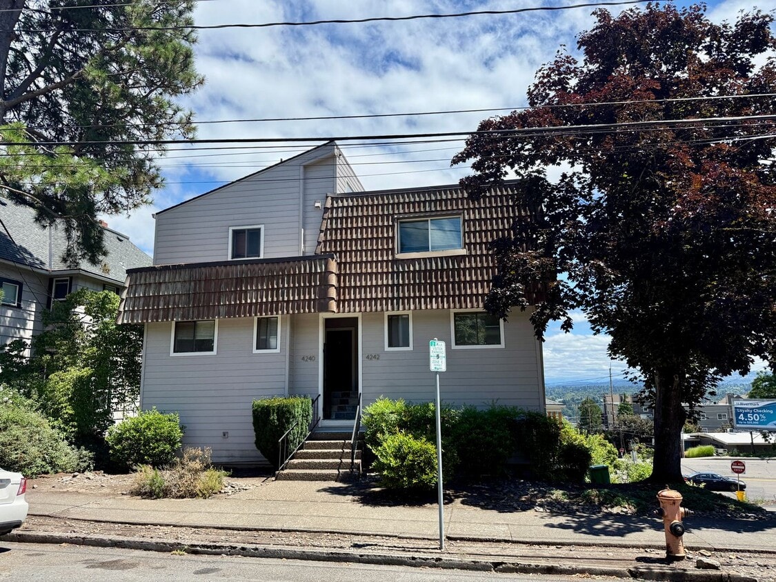 Stunning Custom Duplex-TH w/view deck - Stunning Custom Duplex-TH w/view deck