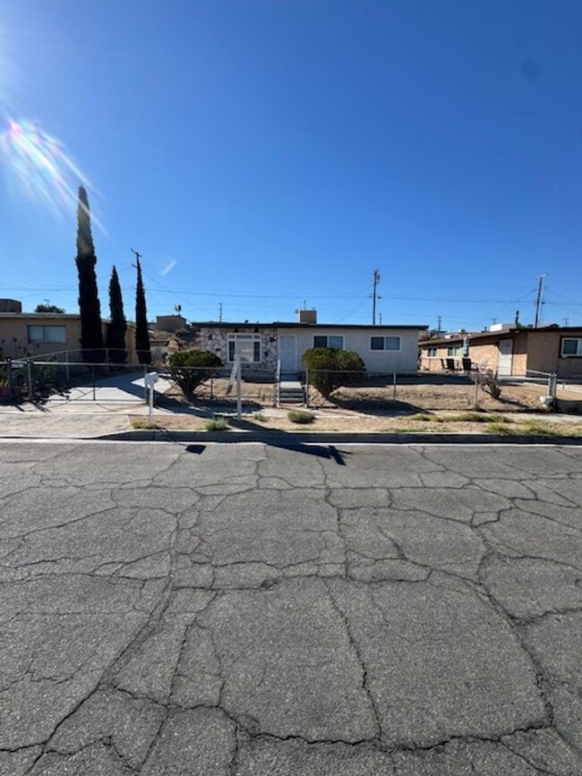 Building Photo - 1130 Mojave Dr