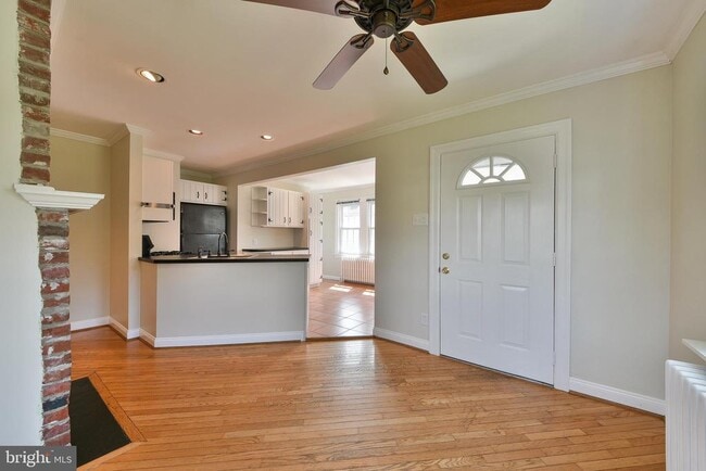 Building Photo - 6 Grove Ave