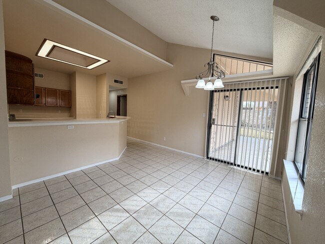 Building Photo - 1892 Lyman Dutton Cir