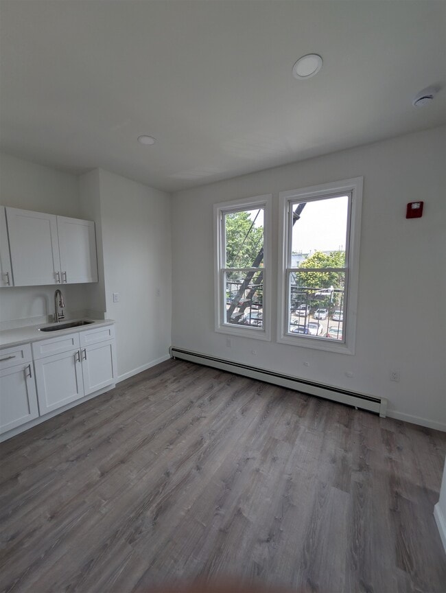 Building Photo - 10 Sherman Pl