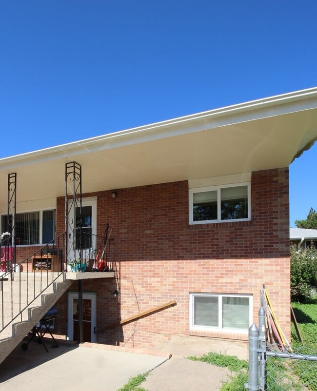 Building Photo - 1114 Gard Pl