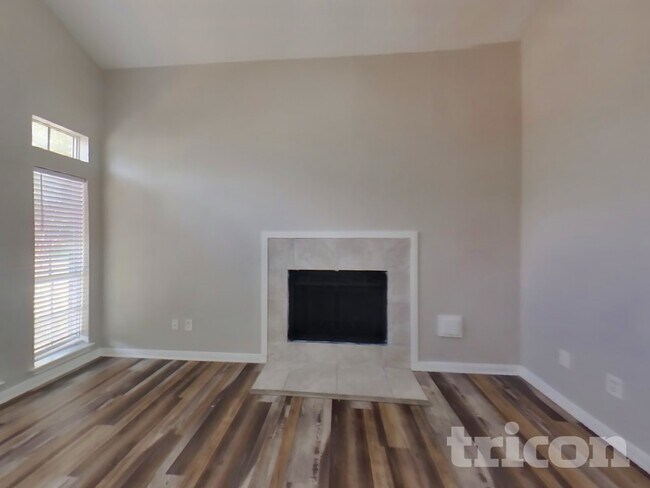 Foto del edificio - 7114 River Garden Dr