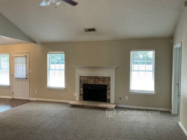 Building Photo - 4890 Larkspur Ln