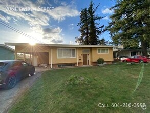 Building Photo - 2061 Lynden St